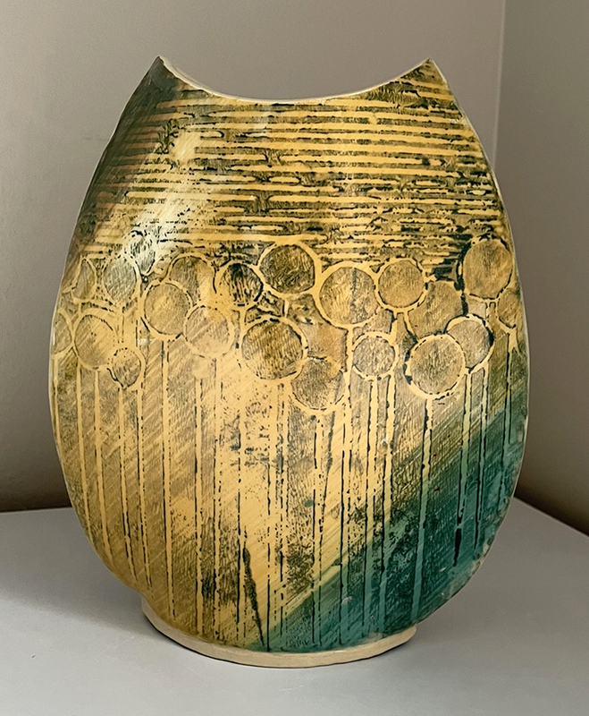 a vase with a broken top
