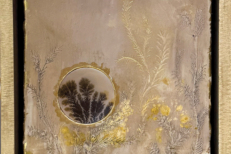 a circular object with a leaf pattern on it