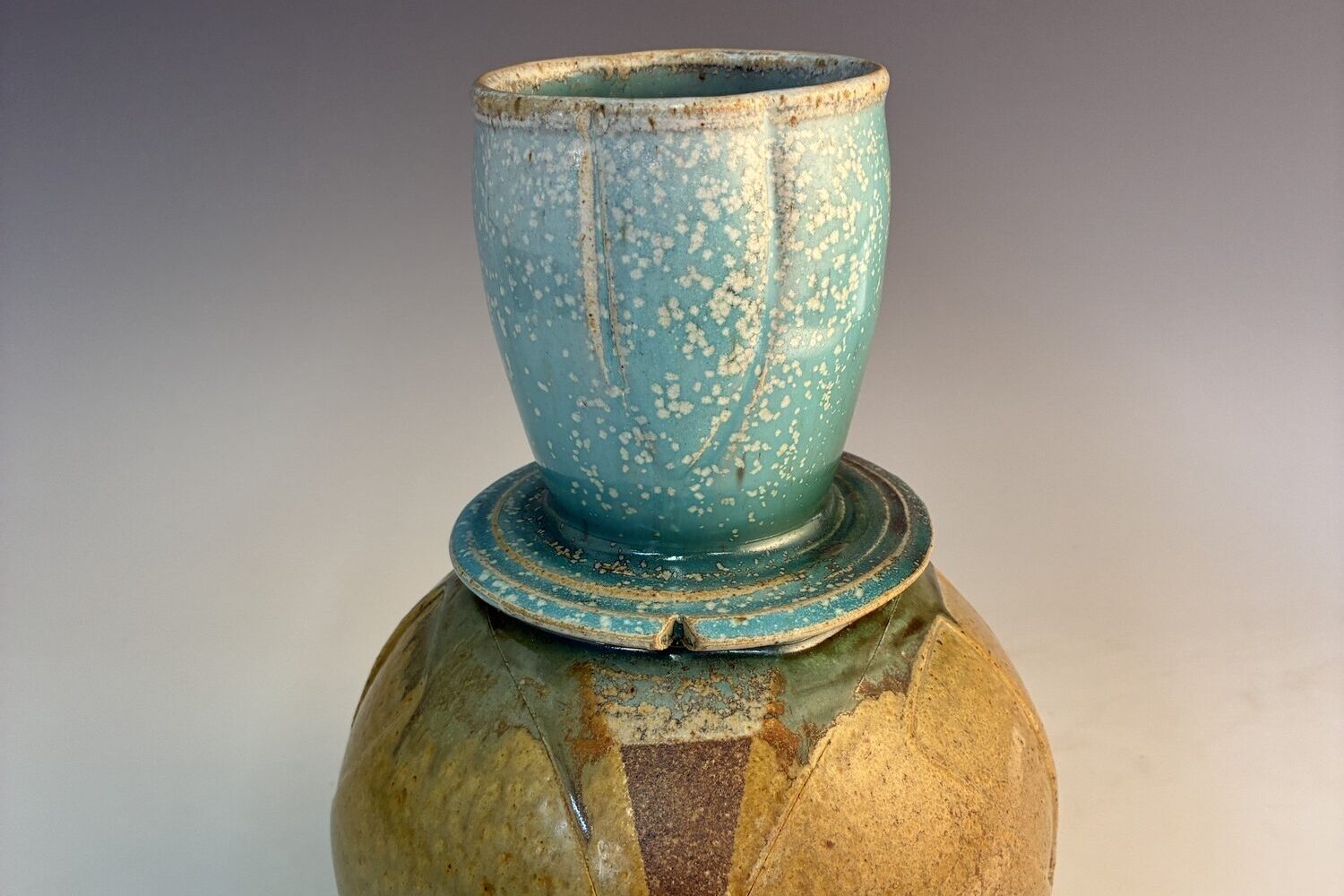 Ceramic pot with turquoise cup