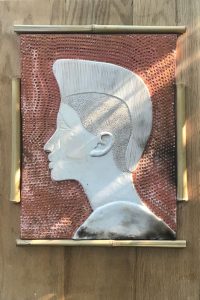 a picture of a woman's head